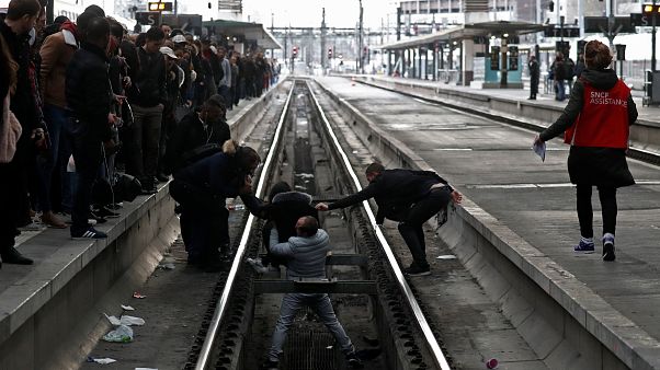 La France en grève, déjà sur les nerfs La France en grève, déjà sur les nerfs