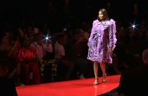 Naomi Campbell acapara la atención en la Arise Fashion Week