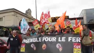 Vasutasok és diákok is tüntettek Lyonban