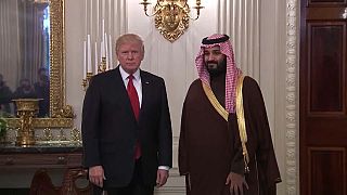 ترامب يؤجل اجتماعا مع زعماء الخليج ويبحث مع امير قطر التهديد الإيراني 