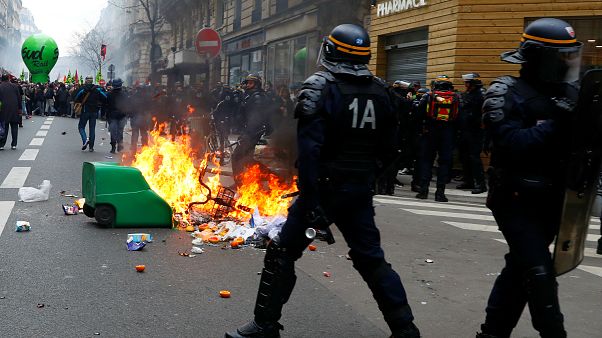 Fransa: Macron'un grevcilere karşı ilk sınavı Fransa: Macron'un grevcilere karşı ilk sınavı