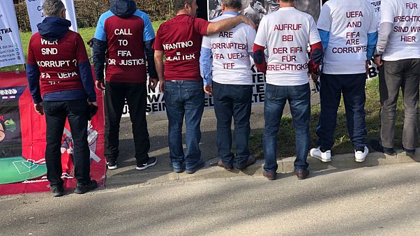 FIFA önünde çadır kuran Trabzonsporlular: "Açlık grevine de gideriz" FIFA önünde çadır kuran Trabzonsporlular: "Açlık grevine de gideriz"