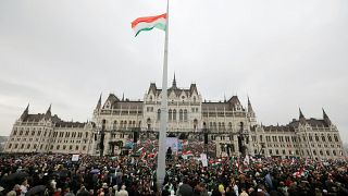 Elections hongroises : "l'illibéral" Orbán en position de force