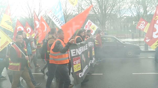 Francia: sciopero ferrovie, continuano i cortei Francia: sciopero ferrovie, continuano i cortei