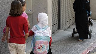 Avusturya ana ve ilkokullarda başörtüsünü yasaklamaya hazırlanıyor