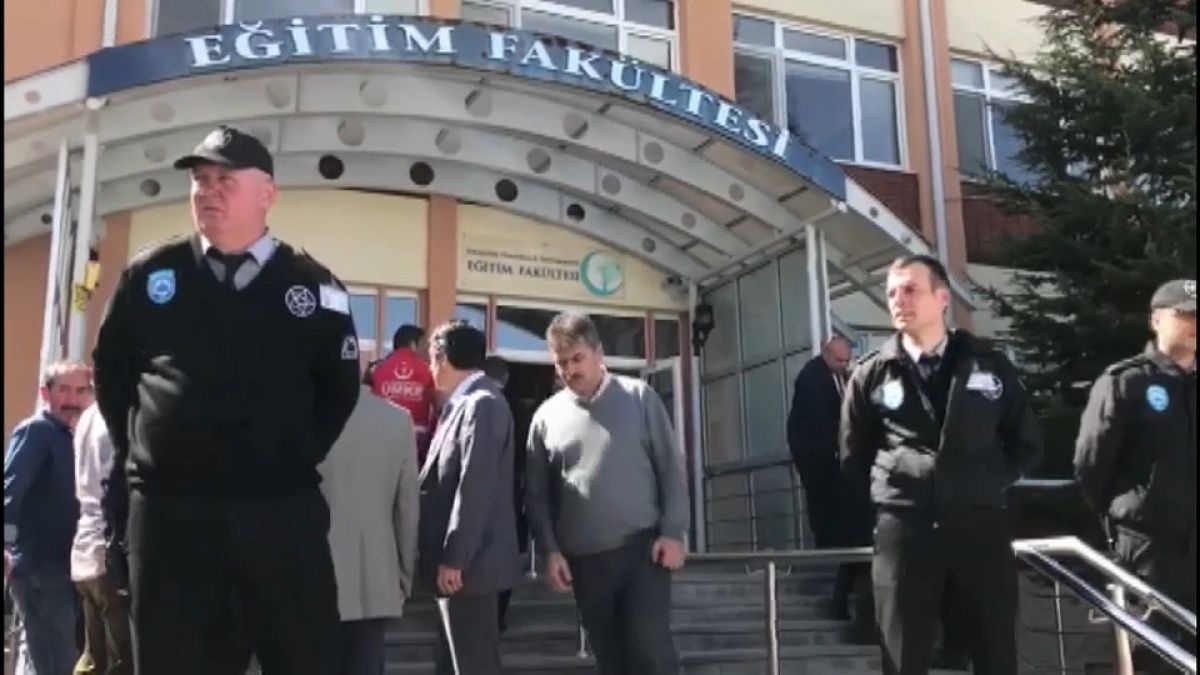 مقتل أربعة أشخاص في إطلاق نار في جامعة إسكيشهير التركية 