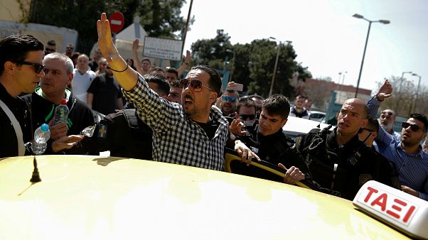 Uber Yunanistan'da faaliyetlerinin bir kısmını durdurdu Uber Yunanistan'da faaliyetlerinin bir kısmını durdurdu