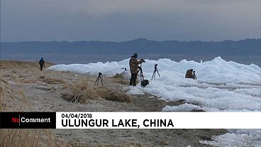 شاهد: تجمد بحيرة في الصين وتحول مياهها إلى كرات ثلجية