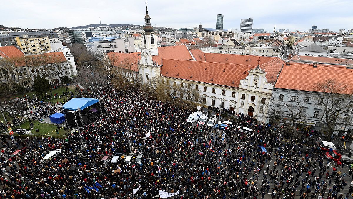 Σλοβακία: Παραίτηση του αρχηγού της αστυνομίας ζητούν χιλιάδες διαδηλωτές