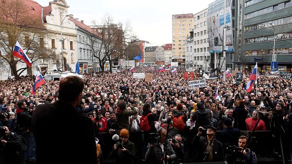 Eslovacos exigem verdade sobre o homicídio de Jan Kuciak Eslovacos exigem verdade sobre o homicídio de Jan Kuciak