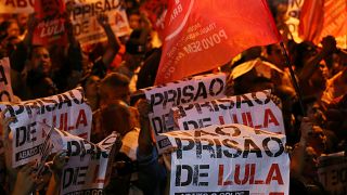 Lula mellett brazil fémipari dolgozók tüntetnek