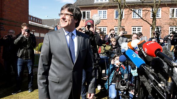 Puigdemont sale bajo fianza de la cárcel de Neumünster Puigdemont sale bajo fianza de la cárcel de Neumünster