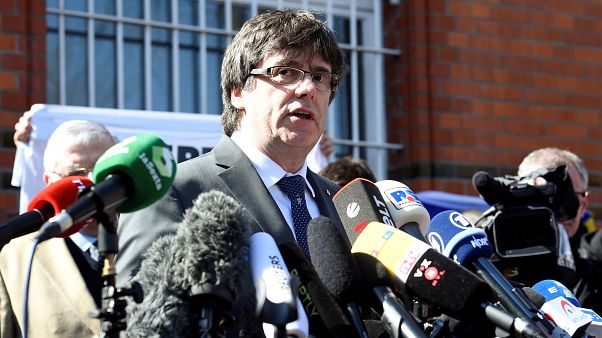 Puigdemont esce di prigione e chiede dialogo a Madrid Puigdemont esce di prigione e chiede dialogo a Madrid