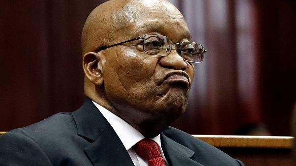 Jacob Zuma denuncia "acusações políticas" em caso de corrupção Jacob Zuma denuncia "acusações políticas" em caso de corrupção