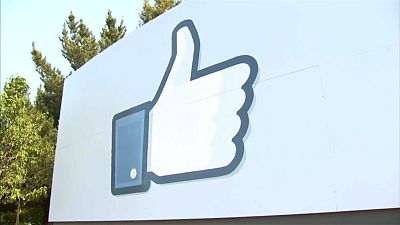 شكوك بتسريب فيسبوك بيانات مستخدميه