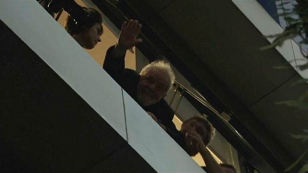 Lula da Silva se resiste a entrar en prisión Lula da Silva se resiste a entrar en prisión