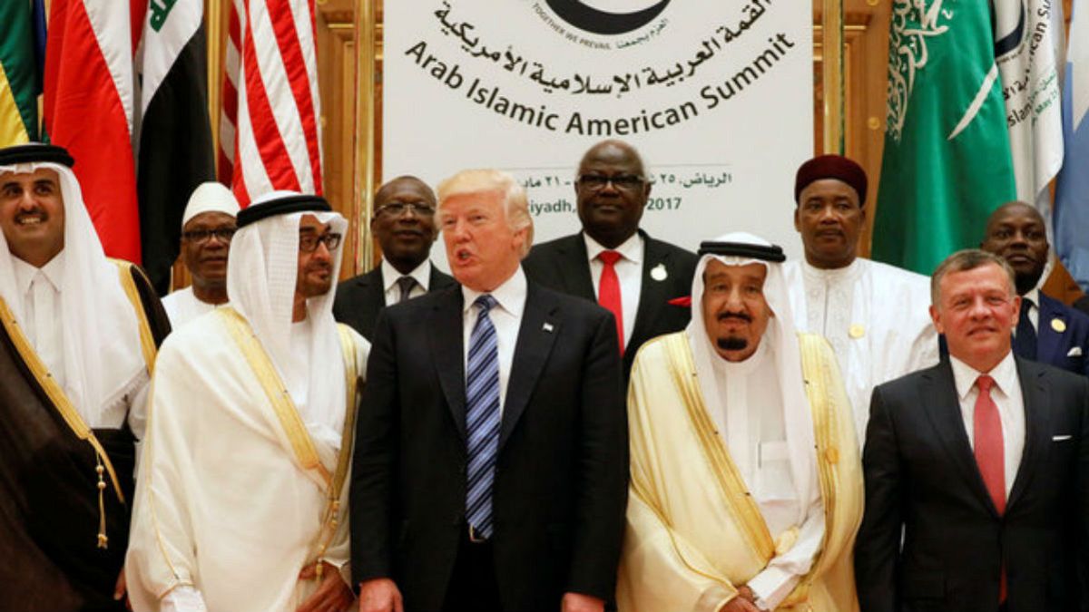 ترامب يبحث مع محمد بن زايد "وحدة الخليج" 