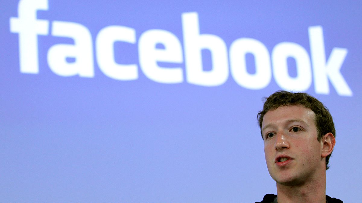 للمرة الأولى فيسبوك يسعى للتحقق من هويات أصحاب الصفحات الكبيرة على الموقع 