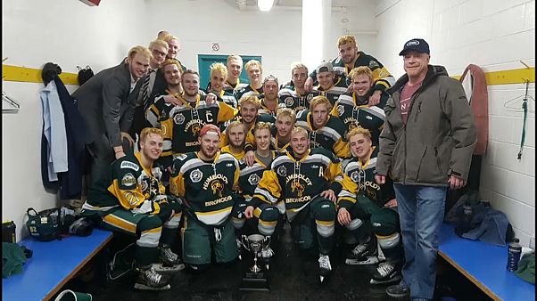 Canada hockey bus crash kills 14 Canada hockey bus crash kills 14