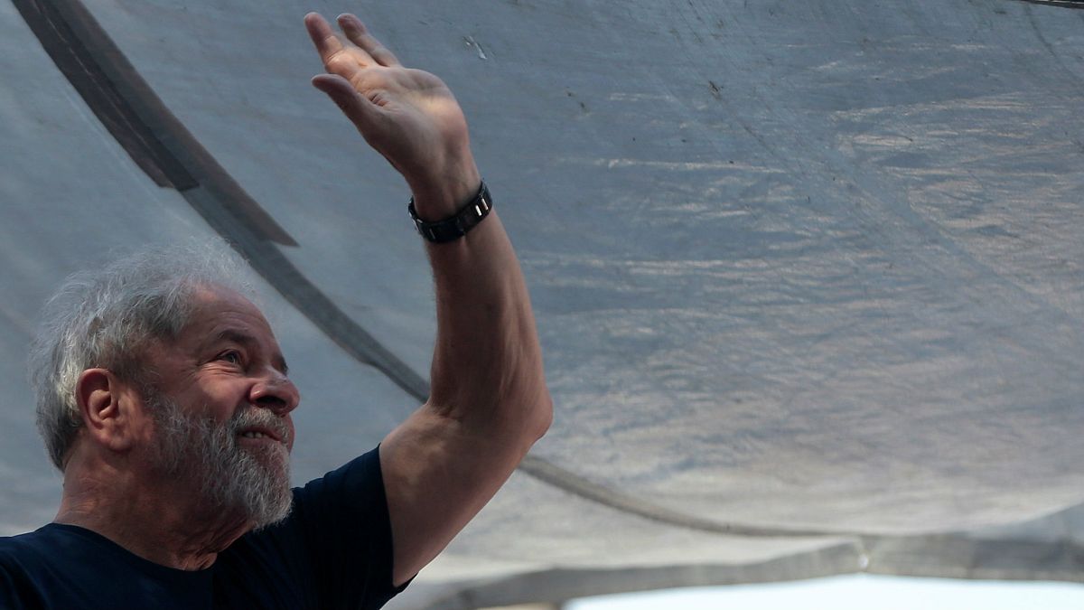 Brezilya Eski Devlet Başkanı Lula teslim olacağını açıkladı