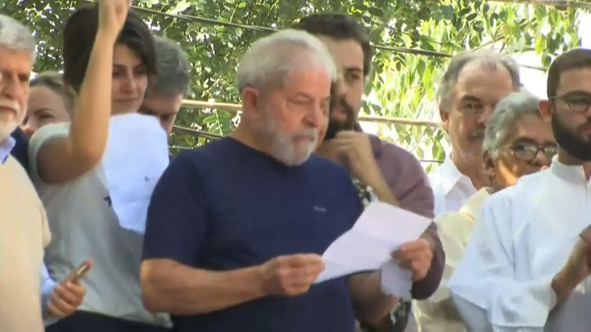 Lula anuncia que vai cumprir mandado de prisão