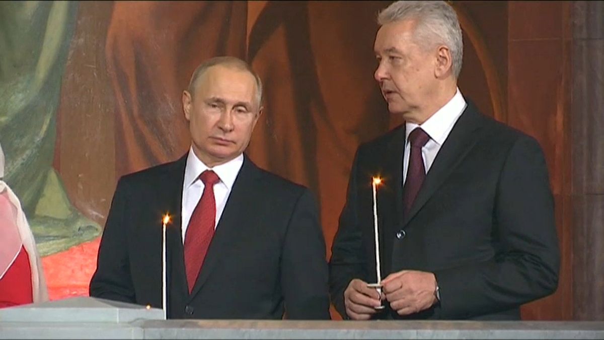 Putin bei Ostergottesdienst