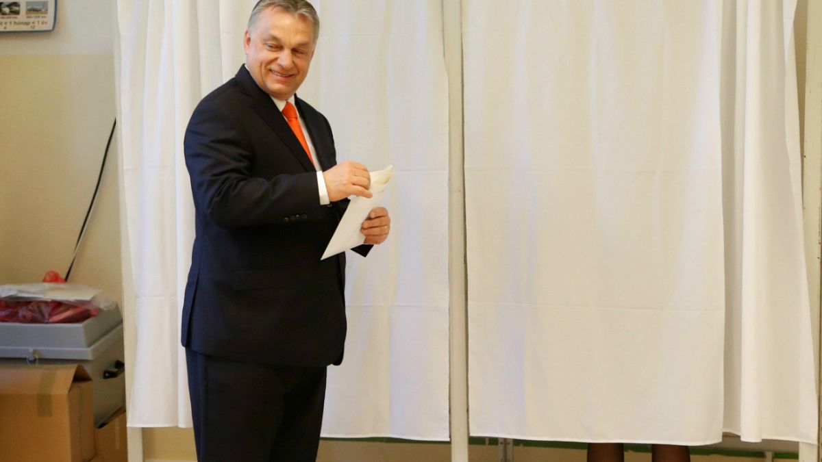 توقعات بفوز "عدو المهاجرين" في انتخابات المجر 