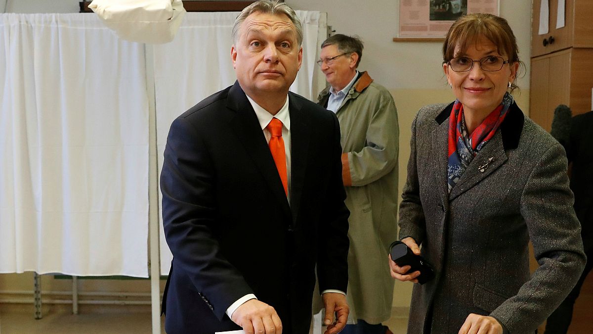 Macaristan'daki genel seçimde liderler oylarını kullandı