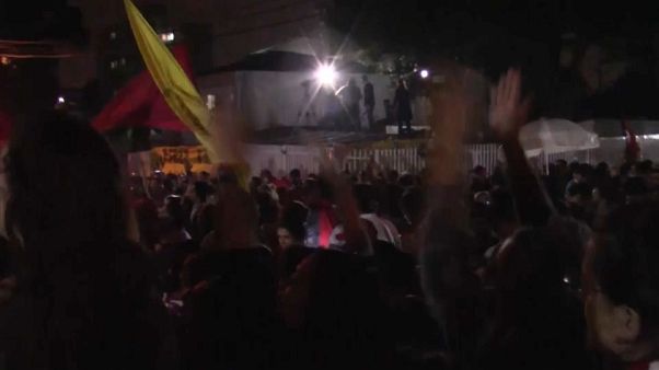 Enfrentamientos entre policía y seguidores de Lula en Curitiba Enfrentamientos entre policía y seguidores de Lula en Curitiba