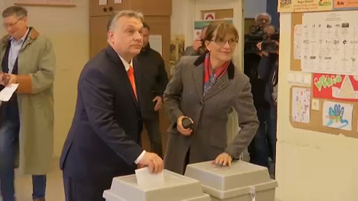 Magas részvétel mellett zajlik a magyar parlamenti választás