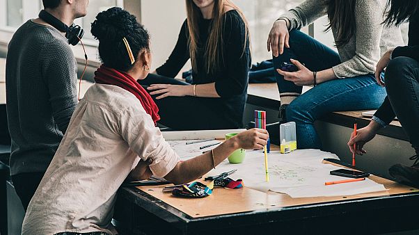 Ländervergleich: So wird das Kopftuchtragen in Europas Klassenzimmern geregelt Ländervergleich: So wird das Kopftuchtragen in Europas Klassenzimmern geregelt