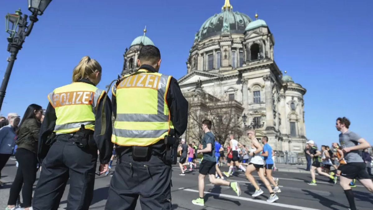 Six arrests in Berlin after foiling an alleged knife attack at half marathon