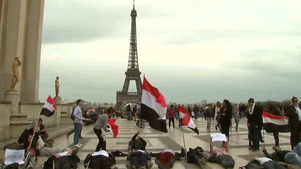 Yemen, proteste a Parigi per l'arrivo di Mohammed Bin Salman Yemen, proteste a Parigi per l'arrivo di Mohammed Bin Salman
