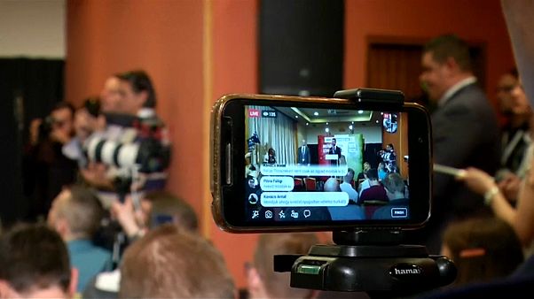 Chefs kleinerer Oppositionsparteien treten zurück Chefs kleinerer Oppositionsparteien treten zurück
