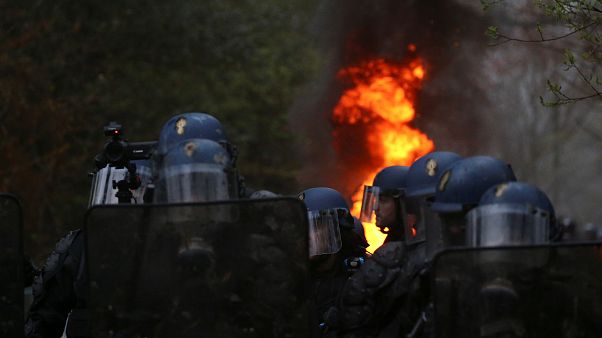 Notre Dame des Landes, massiccio sgombero della comune anarco-ambientalista Notre Dame des Landes, massiccio sgombero della comune anarco-ambientalista