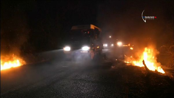 Violentos disturbios en el desalojo de un campamento en Francia Violentos disturbios en el desalojo de un campamento en Francia