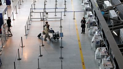 Пассажиры на стойке регистрации авиакомпании Air France в Ницце