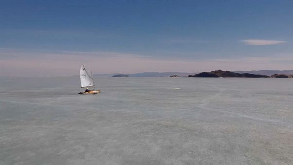 Im Geschwindkeitsrausch: Eissegler auf dem Baikalsee Im Geschwindkeitsrausch: Eissegler auf dem Baikalsee