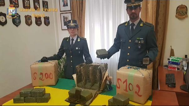 Italia: sequestrato fiume di droga della camorra Italia: sequestrato fiume di droga della camorra
