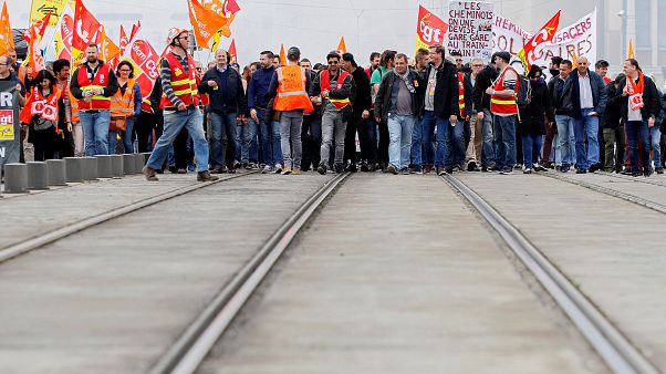 I ferrovieri paralizzano la Francia I ferrovieri paralizzano la Francia