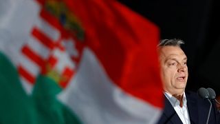 Μουδιασμένη η Ευρώπη από τη νίκη Όρμπαν στην Ουγγαρία