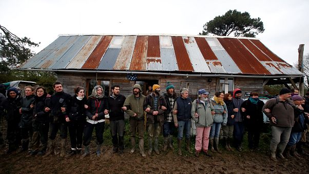Notre-Dame-des-Landes : l'évacuation se poursuit Notre-Dame-des-Landes : l'évacuation se poursuit