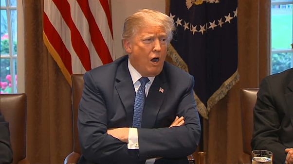 Trump convoca i generali e minaccia la Siria Trump convoca i generali e minaccia la Siria