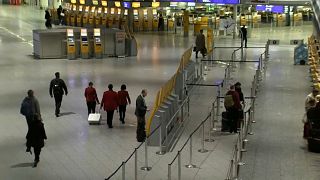 Almanya'da havalimanlarındaki grev nedeniyle yüzlerce uçuş iptal edildi