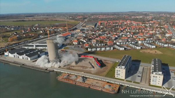 Sprengung geht schief: 53 Meter fallen in die falsche Richtung Sprengung geht schief: 53 Meter fallen in die falsche Richtung