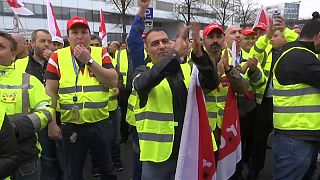Almanya'da grev ulaşımı felce uğrattı