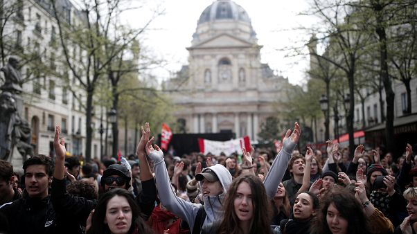 Francia: studenti (e non solo) protestano contro la riforma universitaria Francia: studenti (e non solo) protestano contro la riforma universitaria
