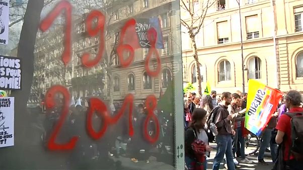 Fransa: Eğitim reformuna itiraz eden öğrenciler sokakta Fransa: Eğitim reformuna itiraz eden öğrenciler sokakta