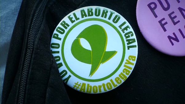 Divampa il dibattito sull'aborto in Argentina Divampa il dibattito sull'aborto in Argentina