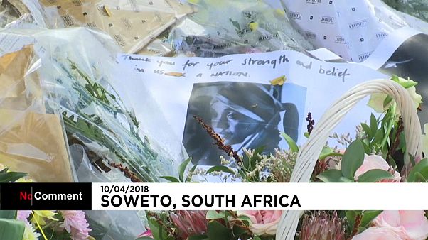 Poursuite des adieux de l'Afrique du Sud à Winnie Mandela Poursuite des adieux de l'Afrique du Sud à Winnie Mandela